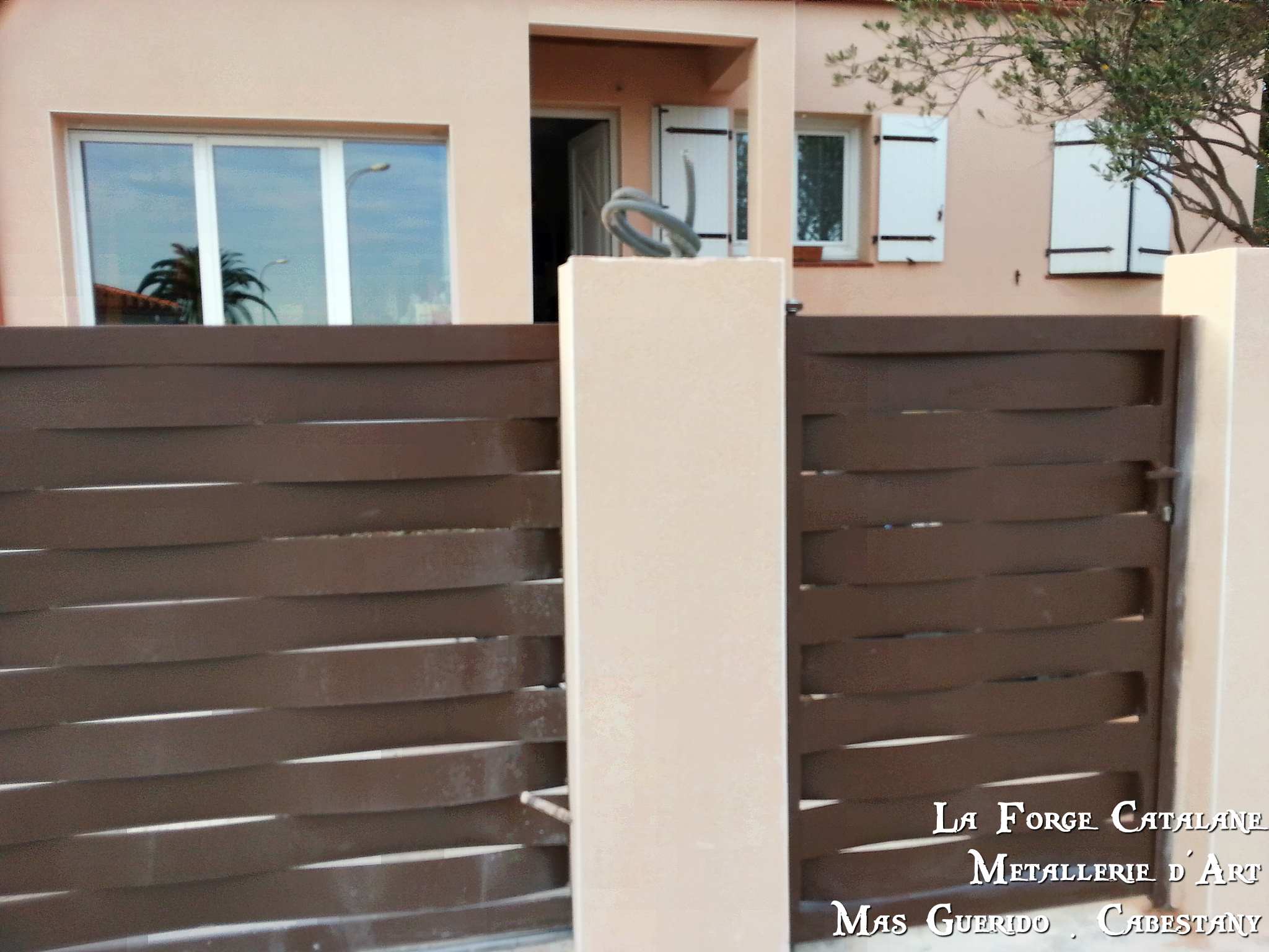 Portillon tole effet lames tressees vannerie  forge catalane.jpg